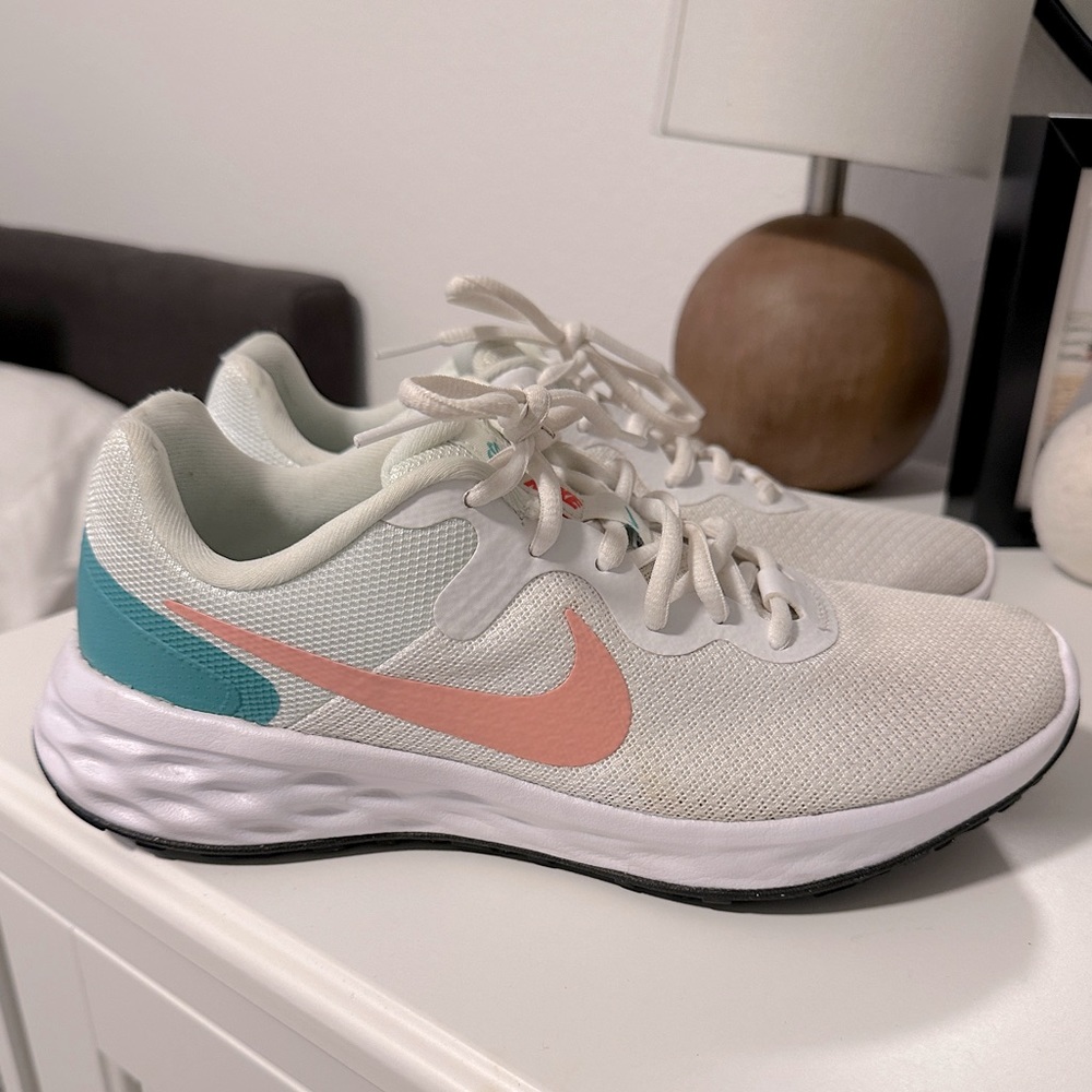 Nike Revolution 6 Nature Premium Women’s Road Running Shoes